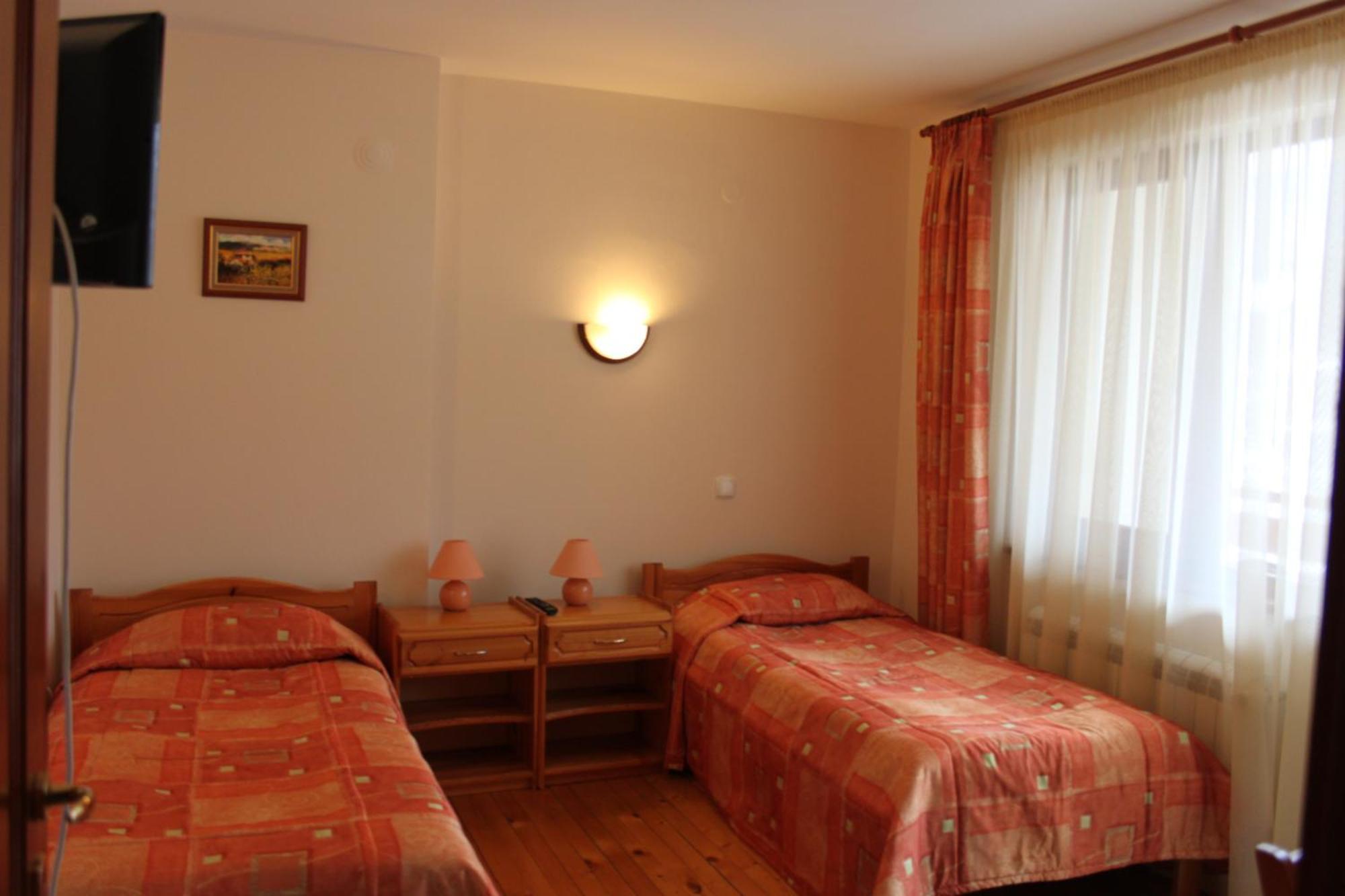 Kris Guest House ديفين الغرفة الصورة