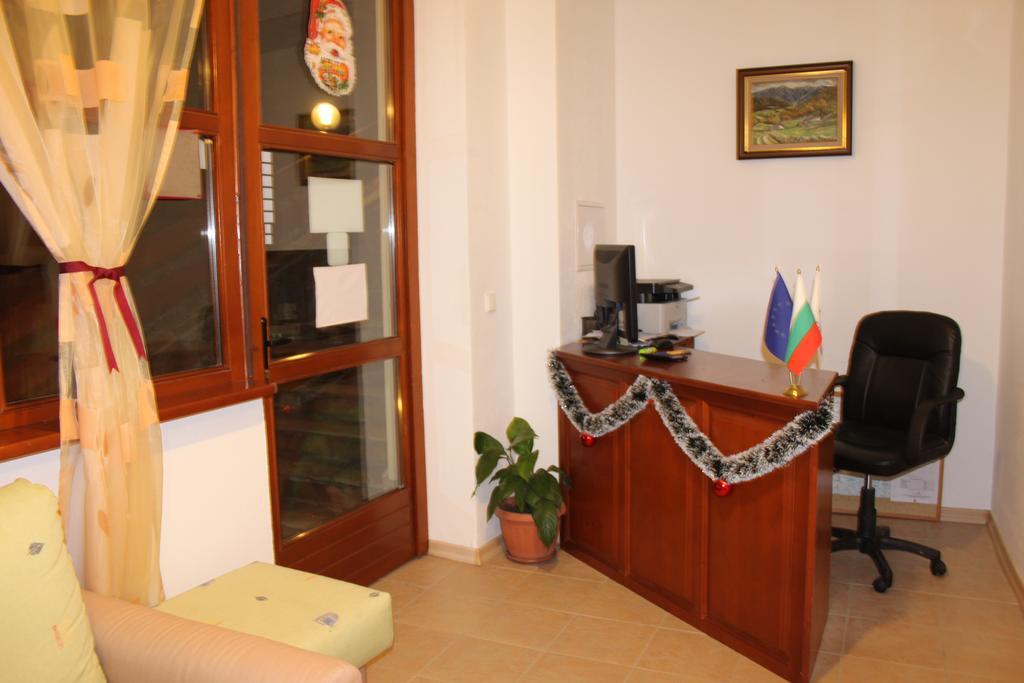 Kris Guest House ديفين المظهر الخارجي الصورة