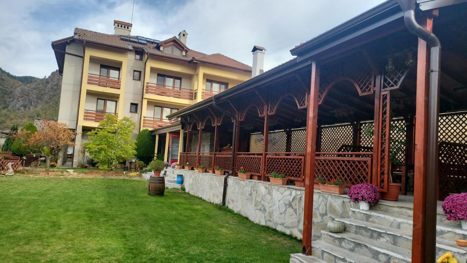 Kris Guest House ديفين المظهر الخارجي الصورة